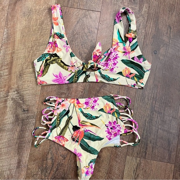 Dippin' Daisy's Tropical Printed High Waisted Tie Front Bikini Size Small - Picture 4 of 8